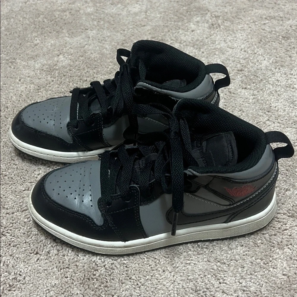 Air Jordan 1 Mid Shadow